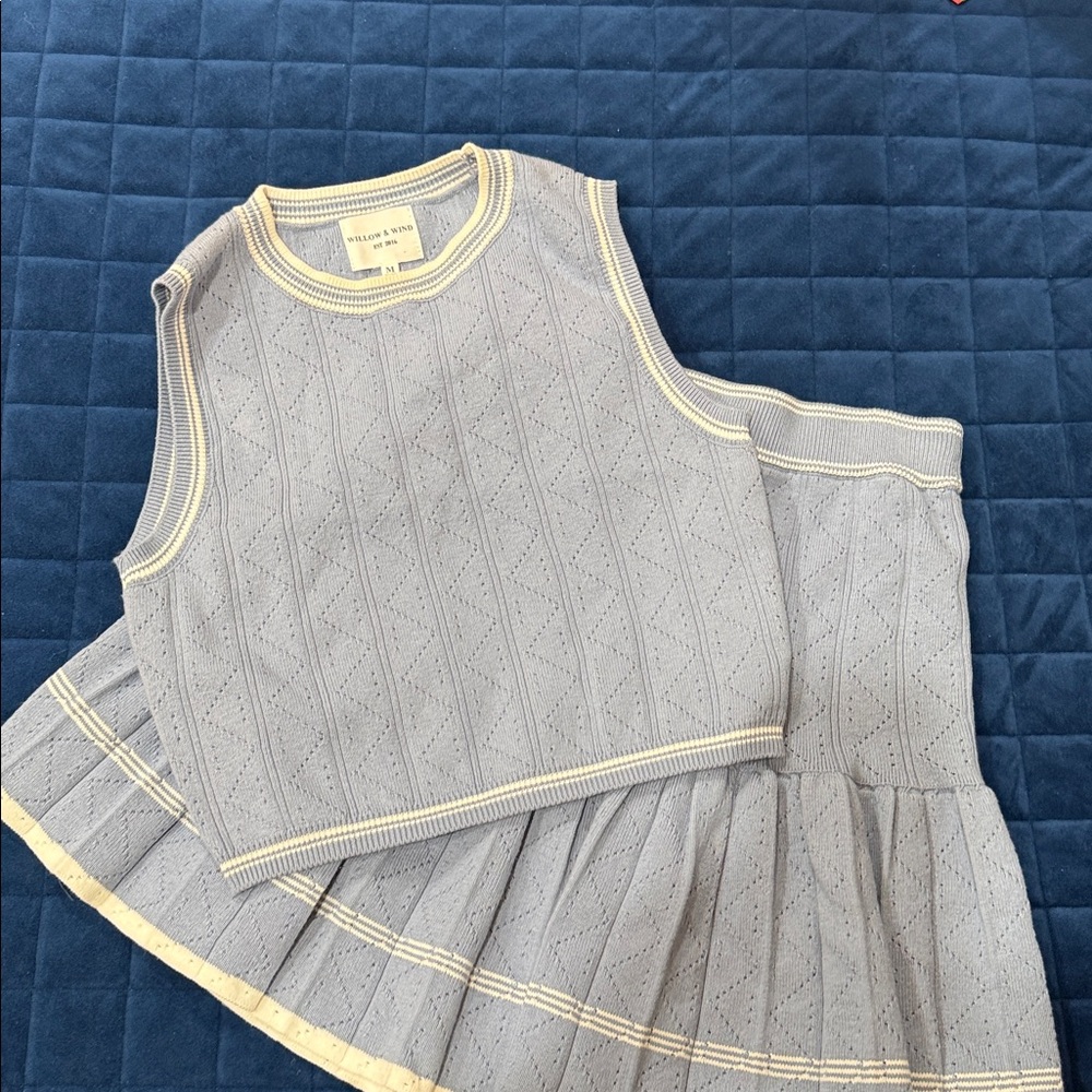 Like New knit set, great for Spring!